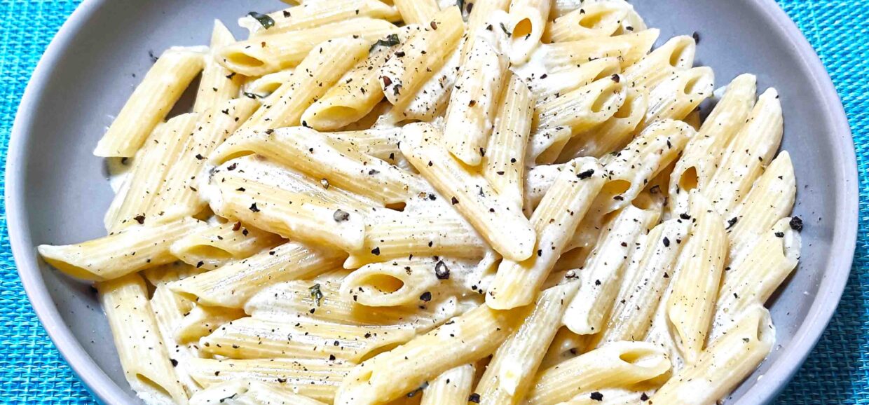 Πένες με σάλτσα φέτας