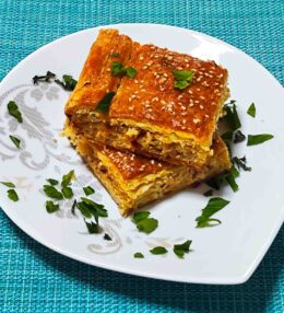 Τυρόπιτα με γραβιέρα