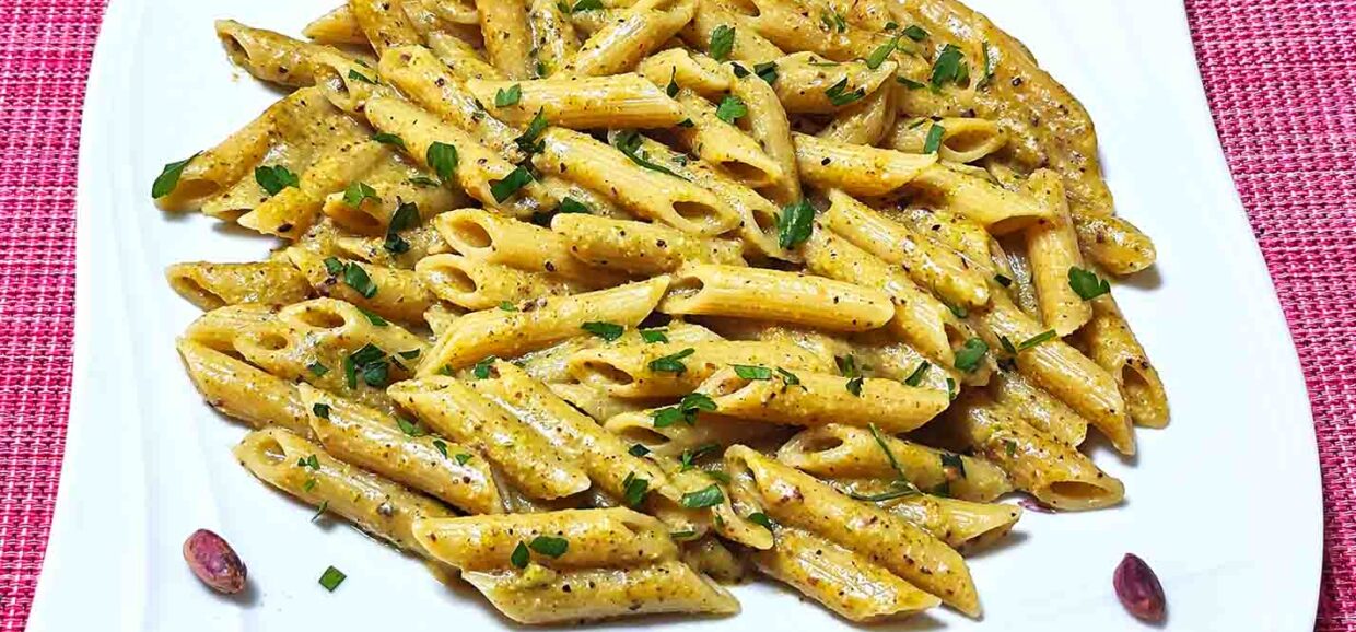 Πένες με πέστο κολοκυθιού και φυστίκια Αιγίνης