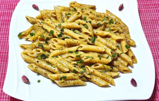 Πένες με πέστο κολοκυθιού και φυστίκια Αιγίνης