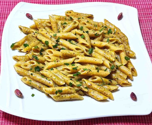 Πένες με πέστο κολοκυθιού και φυστίκια Αιγίνης