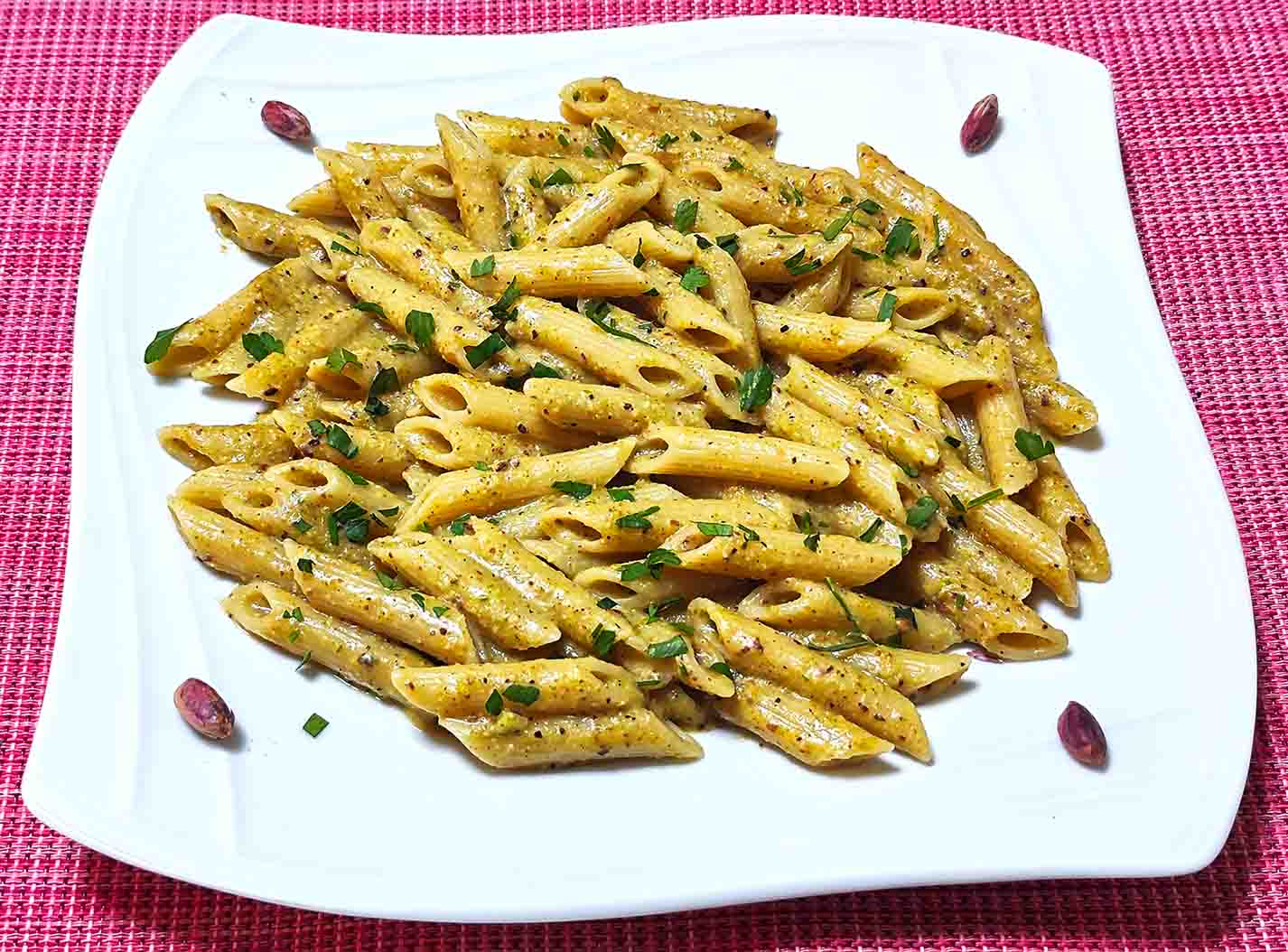 Πένες με πέστο κολοκυθιού και φυστίκια Αιγίνης