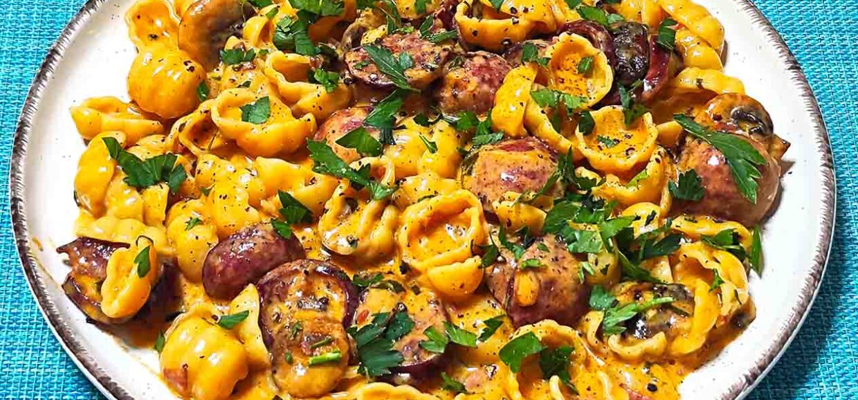 Κοχύλια με λουκάνικο και μανιτάρια