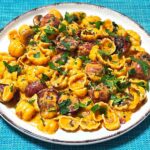 Κοχύλια με λουκάνικο και μανιτάρια