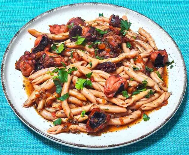 Χταπόδι γιουβέτσι με σκιουφιχτά