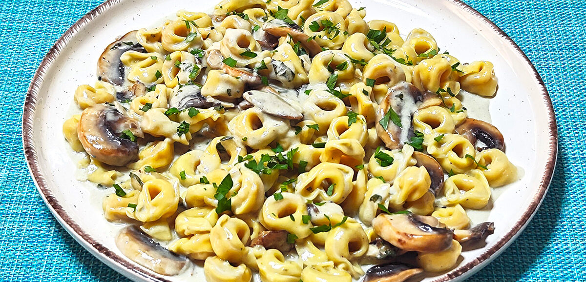 Τορτελίνια με σάλτσα ροκφόρ και μανιτάρια