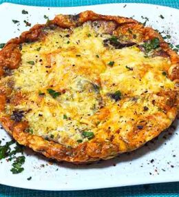 Ομελέτα με απάκι και γραβιέρα