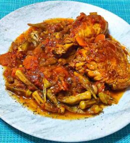 Κοτόπουλο με μπάμιες