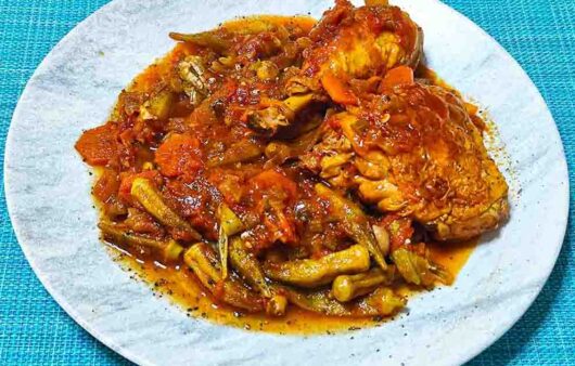 Κοτόπουλο με μπάμιες