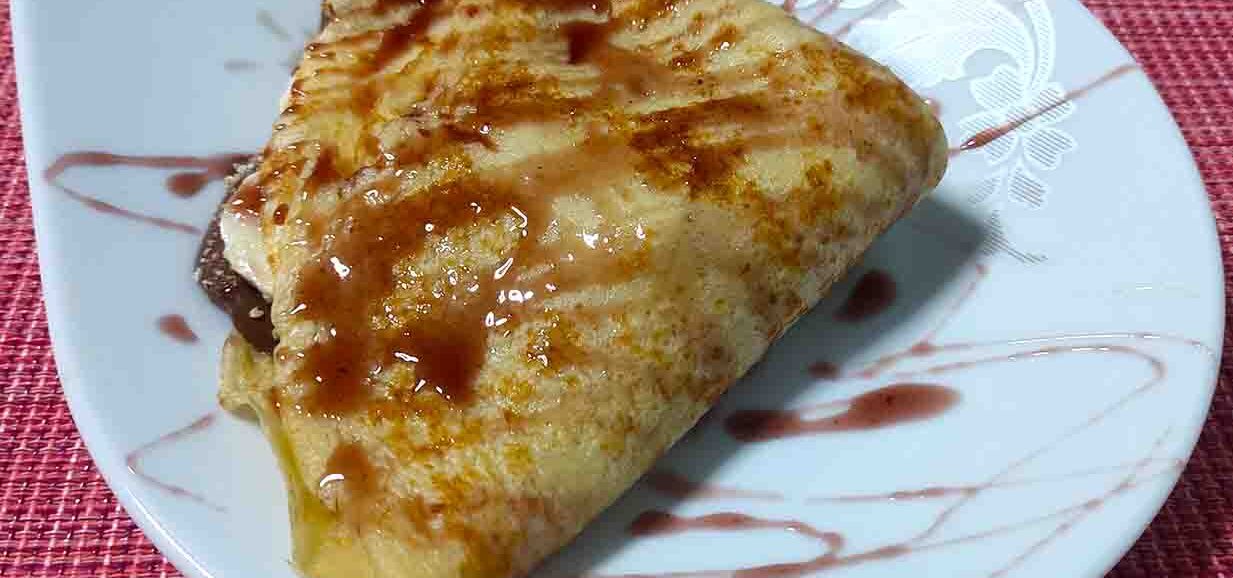 Κρέπες με πραλίνα μπανάνα μπισκότο