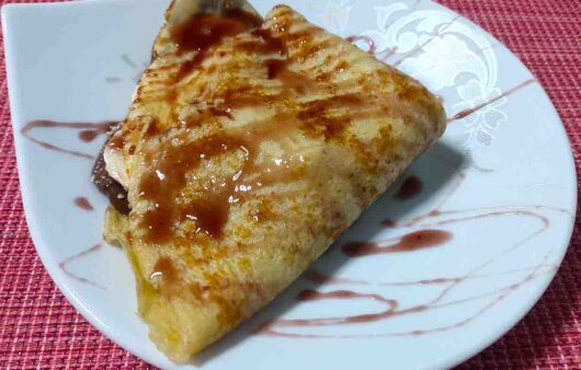 Κρέπες με πραλίνα μπανάνα μπισκότο