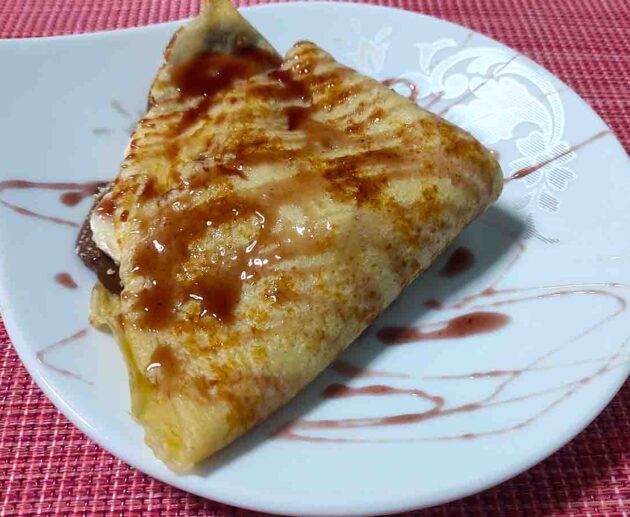 Κρέπες με πραλίνα μπανάνα μπισκότο