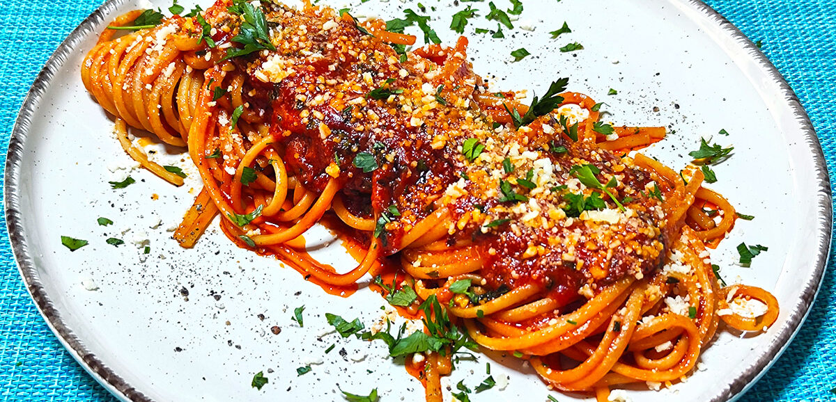 Λιγκουίνι με σάλτσα πελτέ και σκόρδο