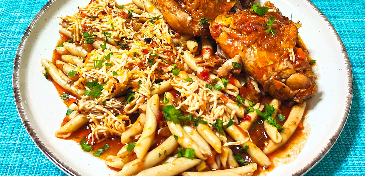 Κοτόπουλο στη γάστρα με σκιουφιχτά και ανθότυρο Χανίων