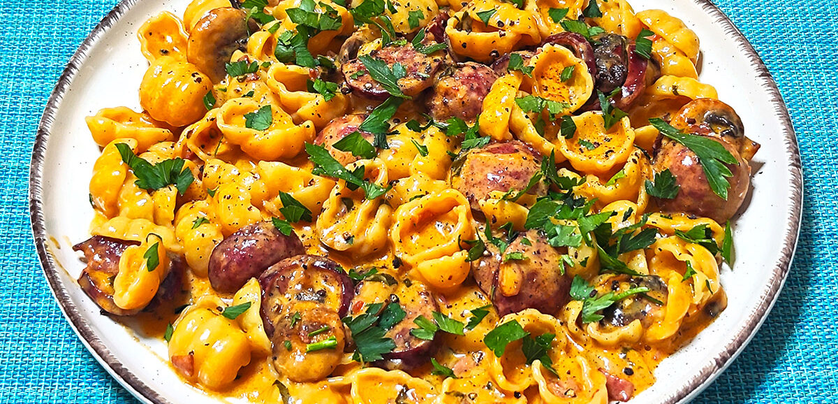 Κοχύλια με λουκάνικο και μανιτάρια