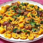 Κοχύλια με λουκάνικο και μανιτάρια