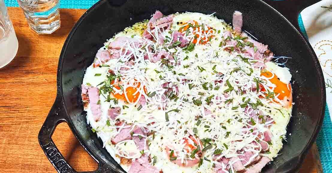 Αυγά με στάκα, απάκι και ανθότυρο ξηρό Χανίων