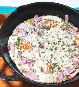 Αυγά με στάκα, απάκι και ανθότυρο ξηρό Χανίων