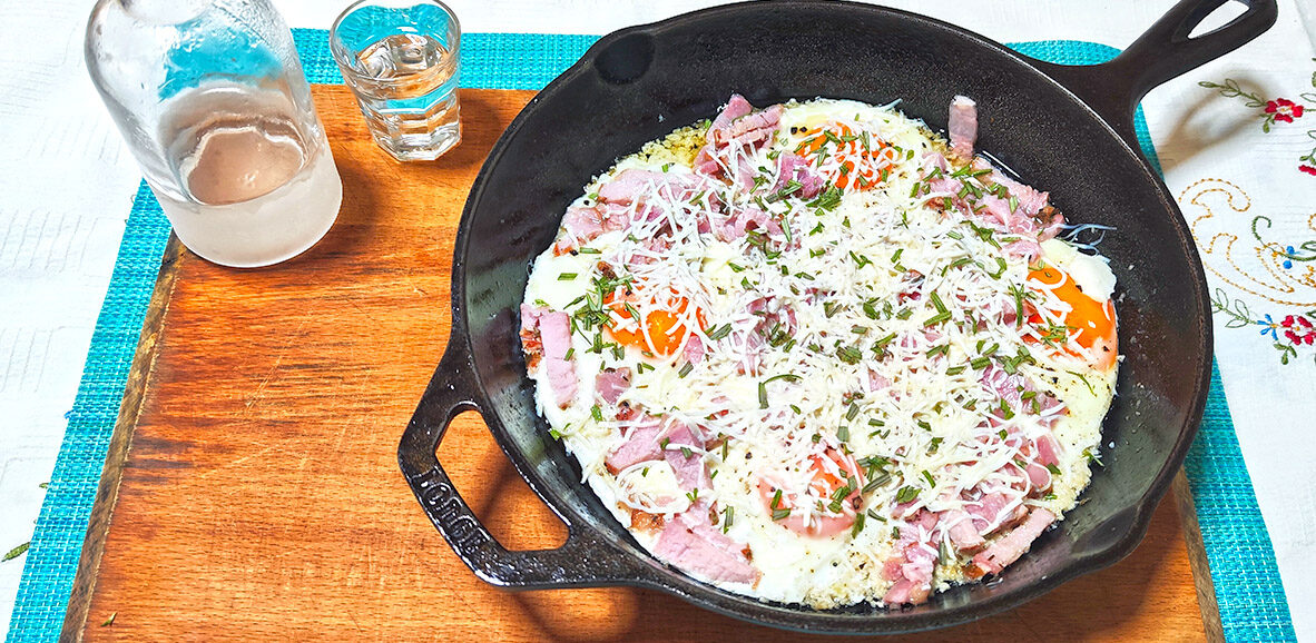 Αυγά με στάκα, απάκι και ανθότυρο ξηρό Χανίων