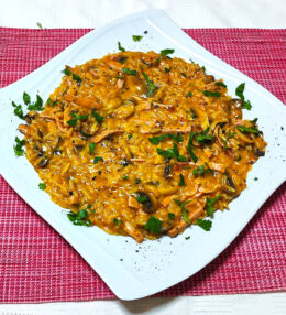 Κριθαρότο με μανιτάρια και καπνιστή μπριζόλα