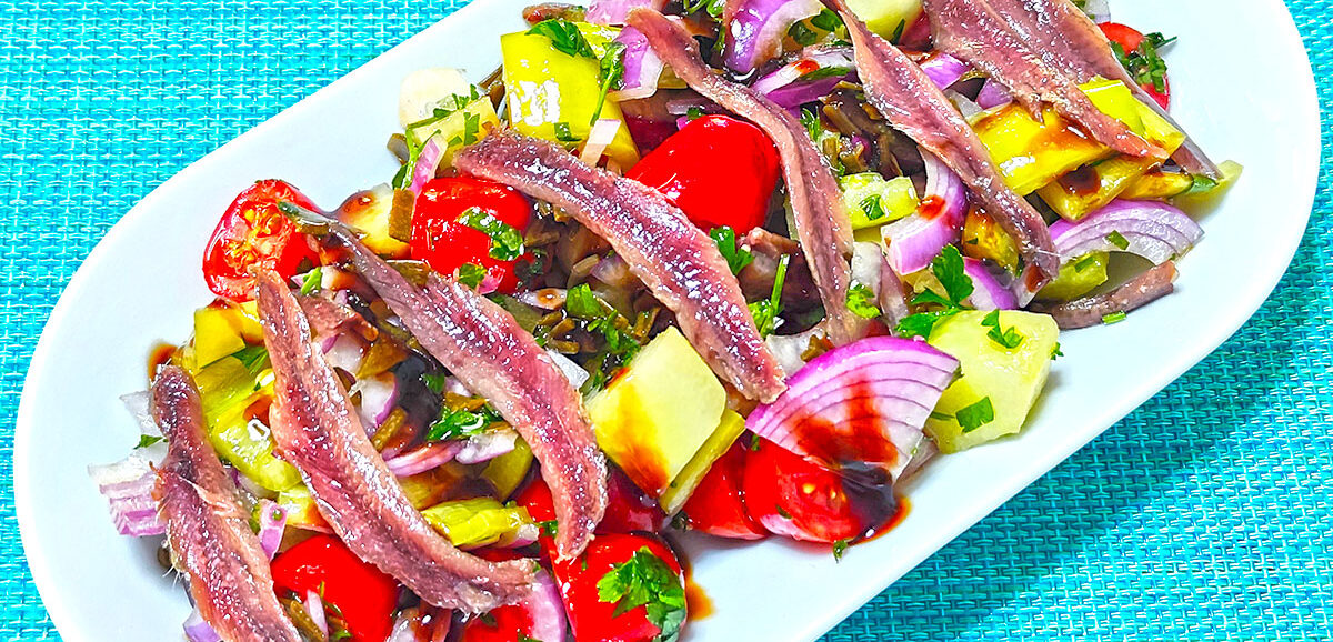 Σαλάτα με ντοματίνια και αντζούγιες