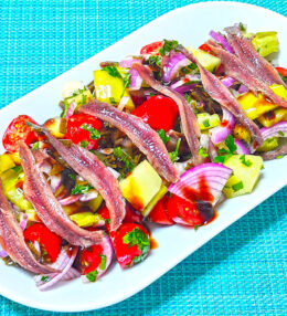 Σαλάτα με ντοματίνια και αντζούγιες