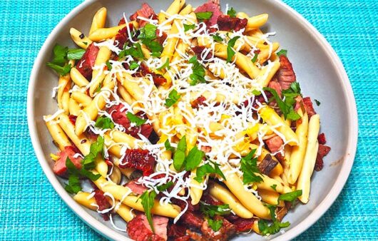 Σκιουφιχτά με απάκι και λιαστή ντομάτα