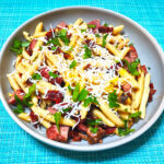 Σκιουφιχτά με απάκι και λιαστή ντομάτα