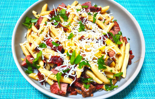 Σκιουφιχτά με απάκι και λιαστή ντομάτα