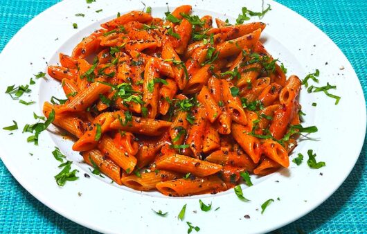 Πένες με σκόρδο και κάσιους