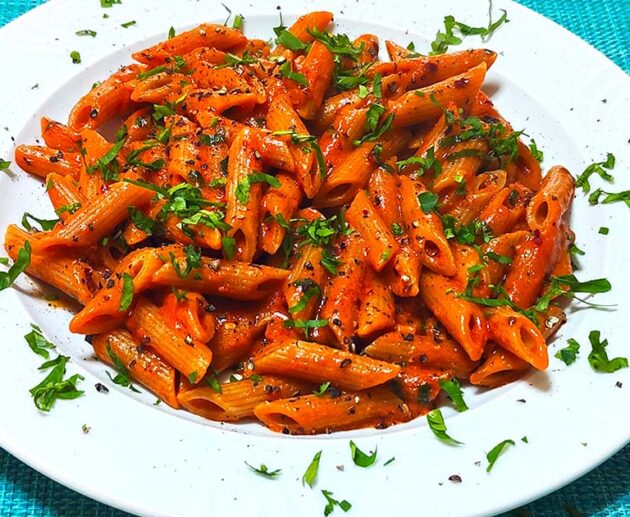 Πένες με σκόρδο και κάσιους